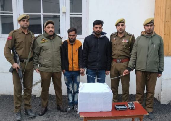'जम्मू-कश्मीर पुलिस ने अंतरराज्यीय ड्रग तस्करी मॉड्यूल का भंडाफोड़ किया, दिल्ली और यूपी से 2 गिरफ्तार | '